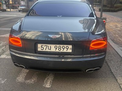 BENTLEY FLYING SPUR - 9