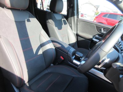 MERCEDES-BENZ GLB - 9