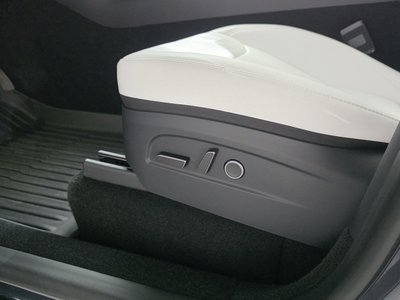 صورة مصغرة 30 لـ 2026 Tesla MODEL Y