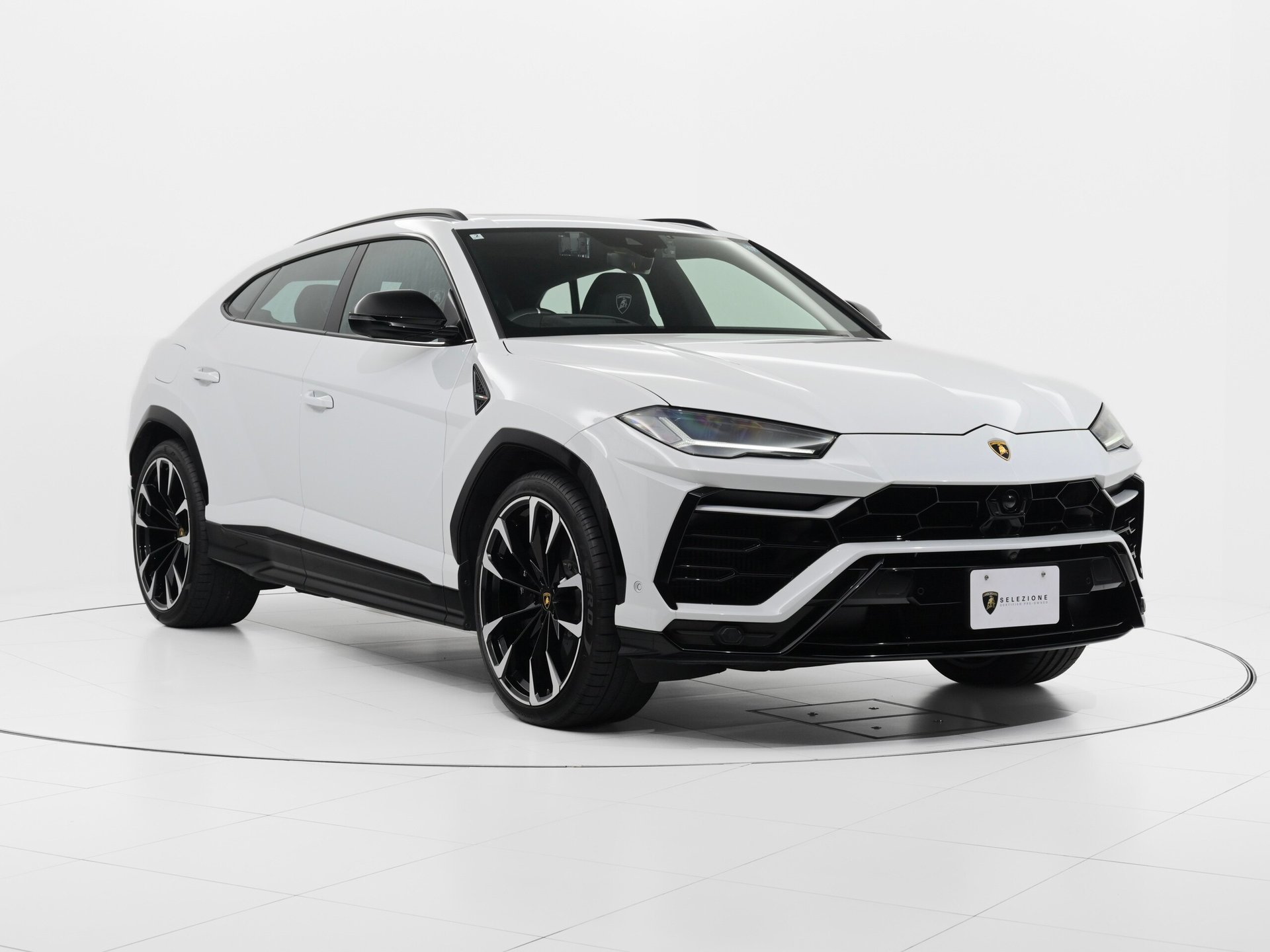 LAMBORGHINI URUS - View 1