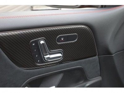 MERCEDES-BENZ GLB - 8