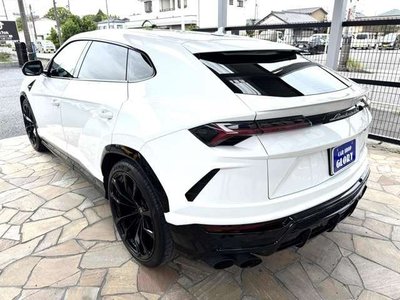 LAMBORGHINI URUS - 5