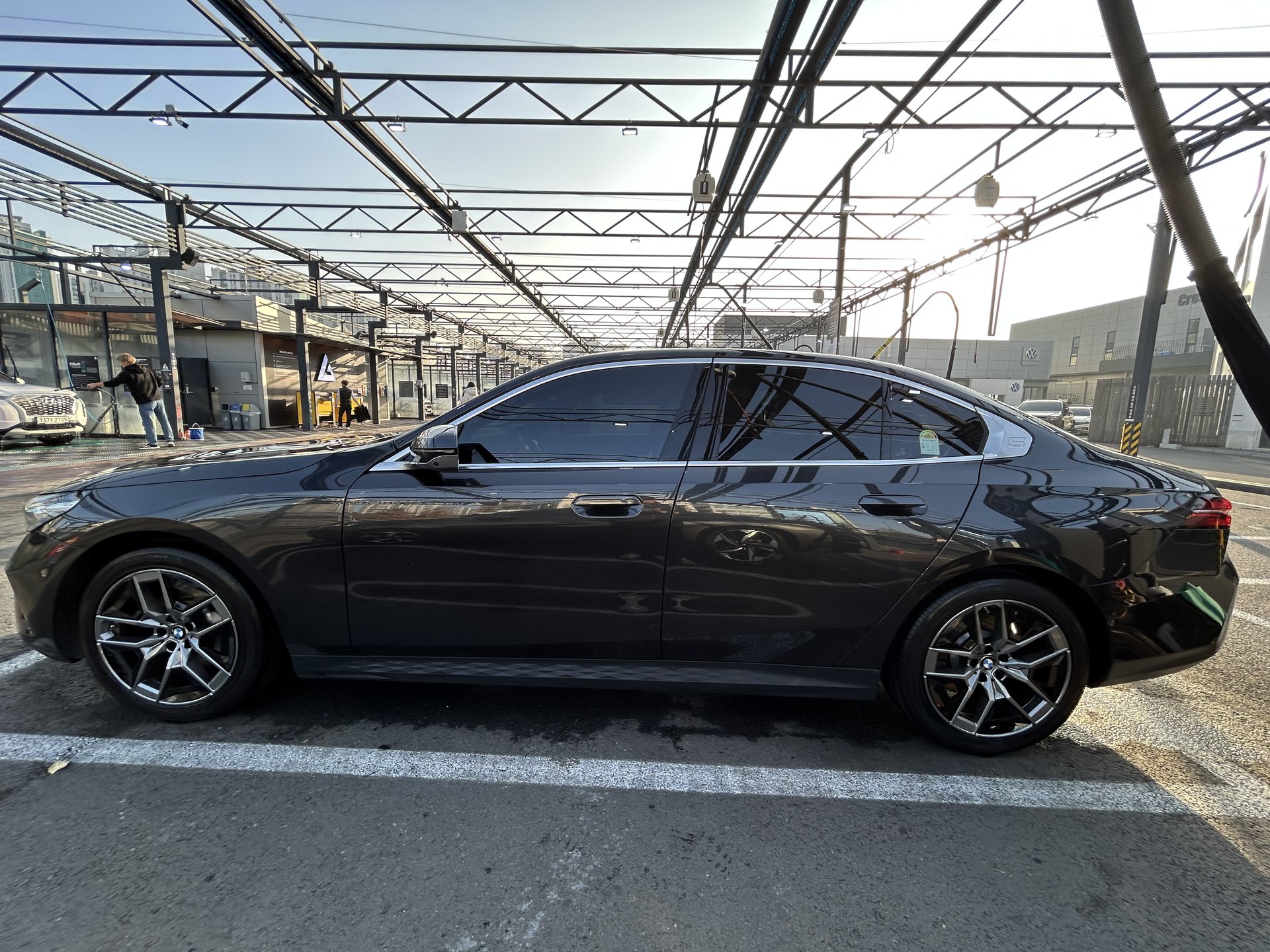 BMW 5 SERIES - View 1