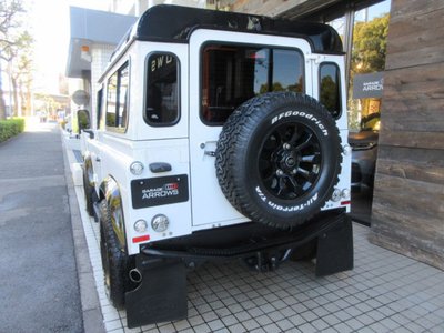 LAND ROVER DEFENDER - 9