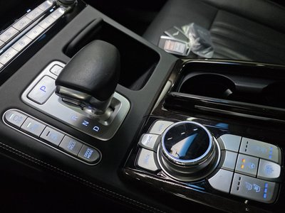2021 Genesis G90 — миниатюра 12