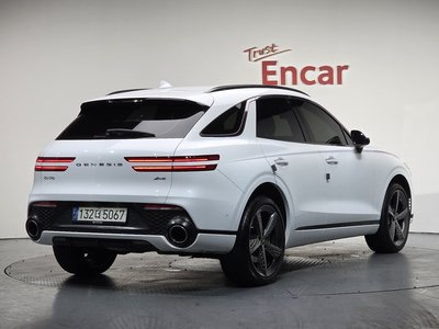 2021 Genesis GV70 photo 2