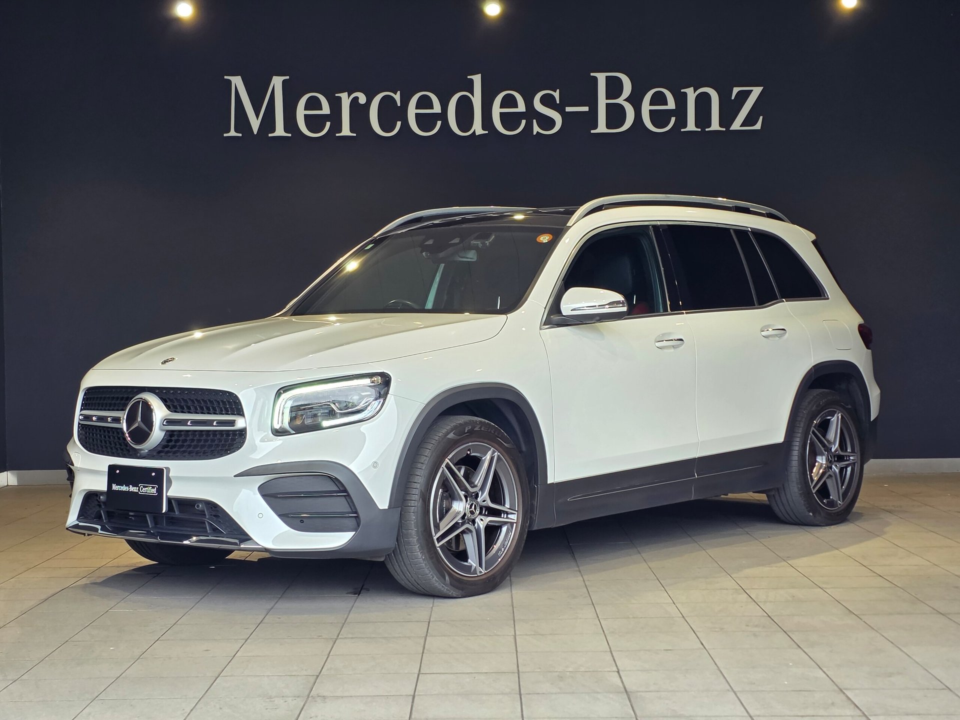 MERCEDES-BENZ GLB - View 1