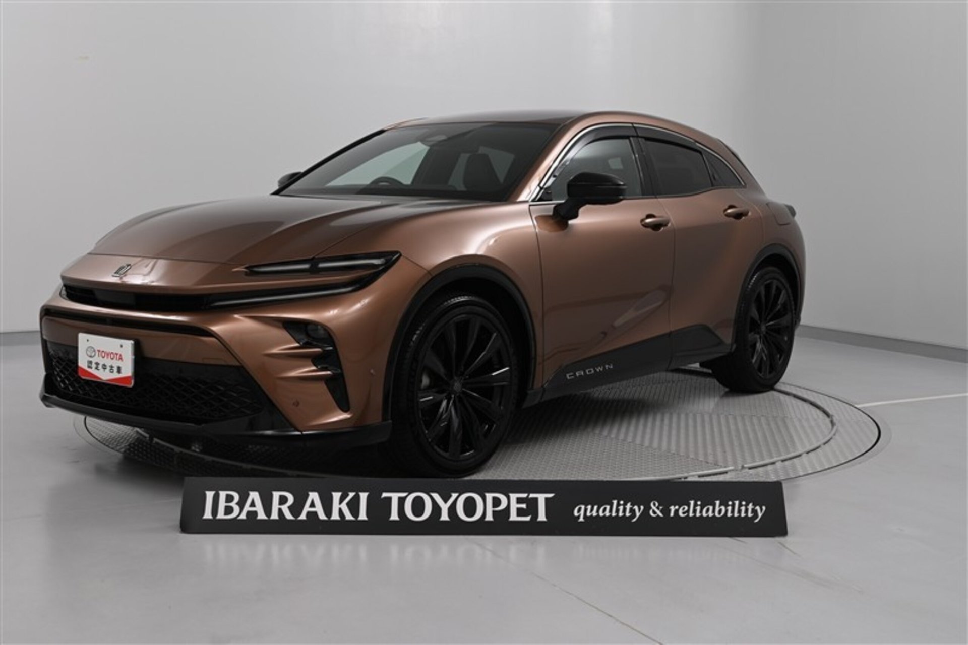 TOYOTA CROWN SPORT - View 1