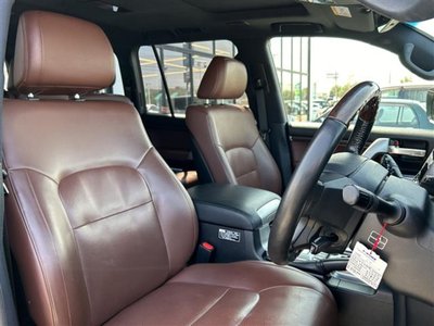 TOYOTA LAND CRUISER - 10