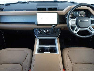 LAND ROVER DEFENDER - 4