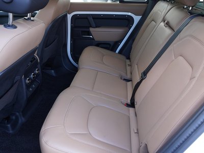 LAND ROVER DEFENDER - 6