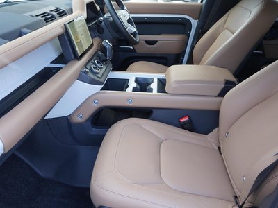 LAND ROVER DEFENDER - 3