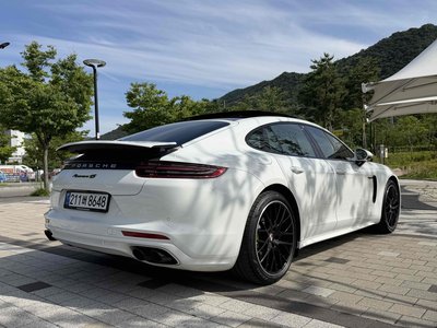PORSCHE PANAMERA - 4