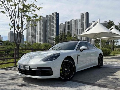 PORSCHE PANAMERA - 1