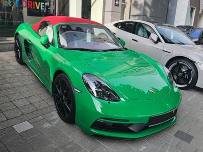 2023 Porsche 718 photo 2