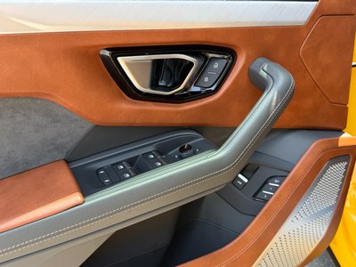 2012 Lamborghini URUS thumbnail 16