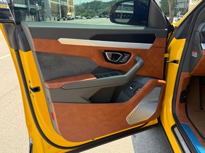 2012 Lamborghini URUS thumbnail 17
