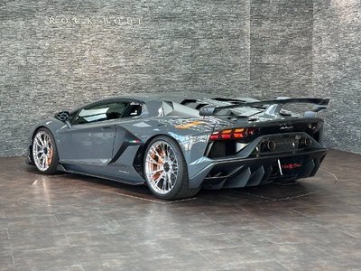 LAMBORGHINI AVENTADOR - 5
