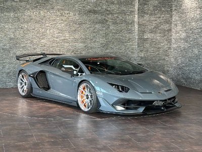 LAMBORGHINI AVENTADOR - 4