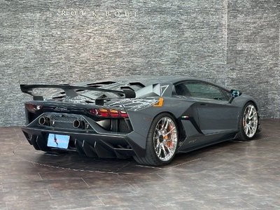 LAMBORGHINI AVENTADOR - 2