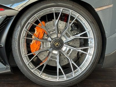 LAMBORGHINI AVENTADOR - 10