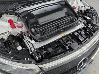 MERCEDES-BENZ EQS - 7