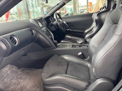 NISSAN GT-R - 10
