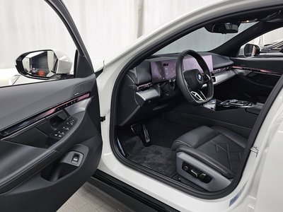 صورة مصغرة 13 لـ 2024 BMW 5 SERIES
