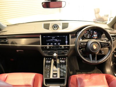 PORSCHE MACAN - 3