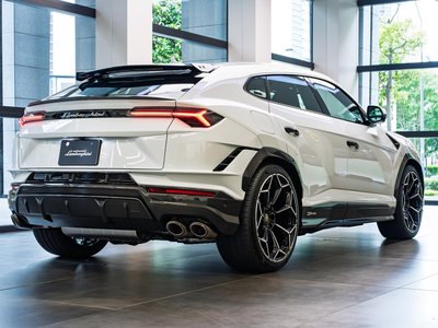 LAMBORGHINI URUS - 10