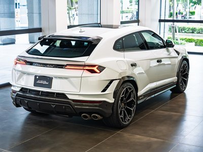 LAMBORGHINI URUS - 9