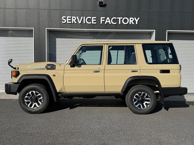 TOYOTA LAND CRUISER 70 - 4