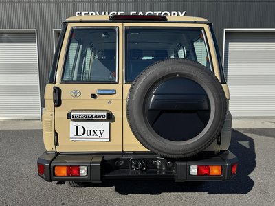 TOYOTA LAND CRUISER 70 - 6