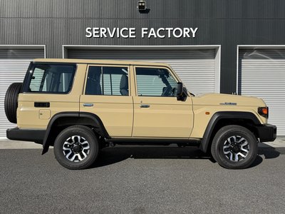 TOYOTA LAND CRUISER 70 - 5