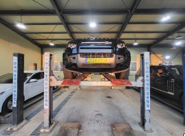 LAND ROVER DEFENDER - View 1