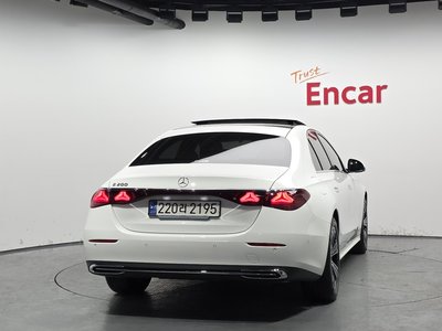 MERCEDES-BENZ E-CLASS - 4