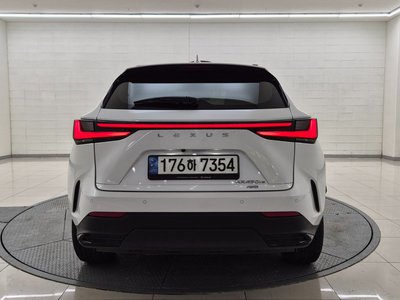 صورة 2 لـ 2022 Lexus NX