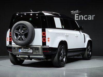 LAND ROVER DEFENDER - 4