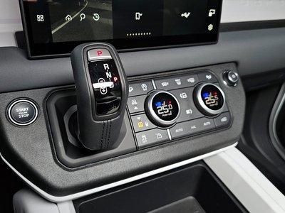 LAND ROVER DEFENDER - 9