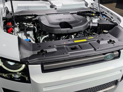 LAND ROVER DEFENDER - 7