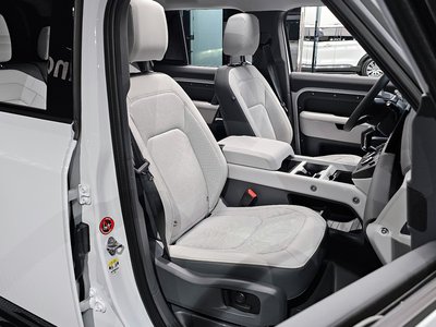 LAND ROVER DEFENDER - 10