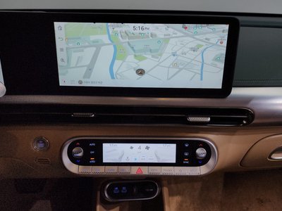 2022 Genesis GV60 thumbnail 18
