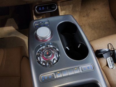 2022 Genesis GV60 thumbnail 12