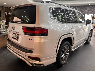 TOYOTA LAND CRUISER 300 - 8