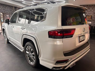 TOYOTA LAND CRUISER 300 - 10