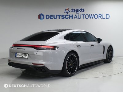 PORSCHE PANAMERA - 4
