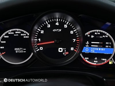 PORSCHE PANAMERA - 8