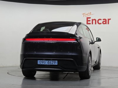 TESLA MODEL Y - 4