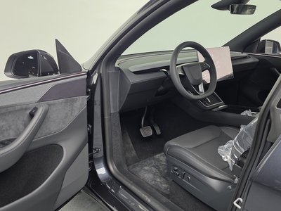 TESLA MODEL Y - 10