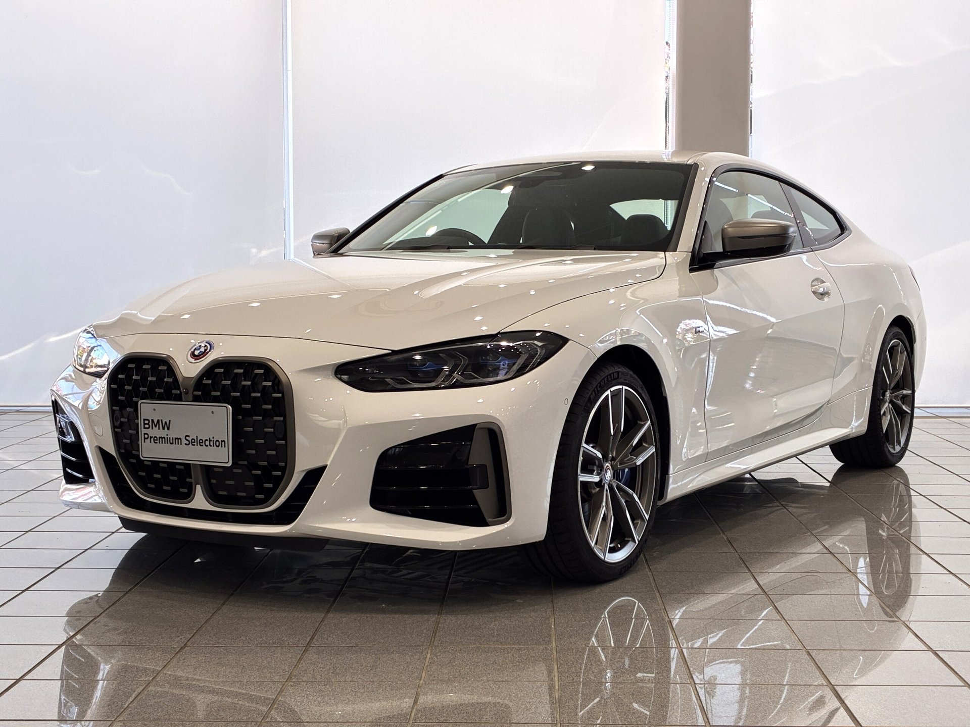 BMW 4 SERIES COUPE - View 1